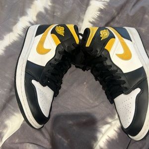 Jordan 1s size 7 used slightly